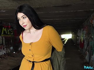 Bolas profundas puta morena besom curvas Amilia Onyx y un extraño