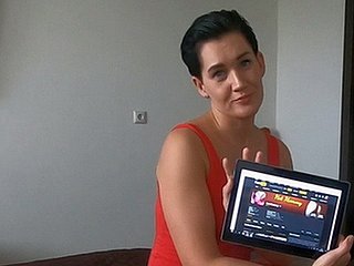 Maman a trouvé l'historique du navigateur de beau-fils et a montré quel est Creampie