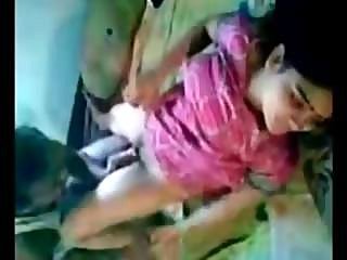 ragazza teen chiamata indiano con il vecchio