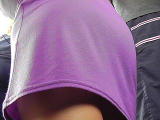 Вуайерист поднимает в автобусе