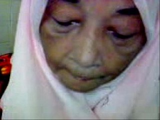 Malaysian Oma Blowjob