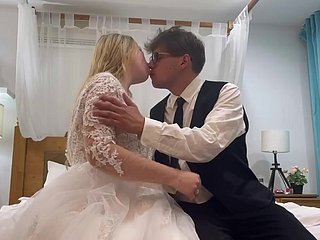 Pierwsza noc poślubna: nowożeńcy wypróbują długo pożarne cielesne przyjemności
