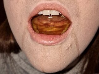 Я люблю пить его желтую мочу