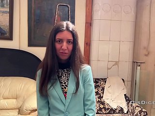 Peguei uma garota modesta only slightly teatro e se divorciou por sexo em uma galeria de arte