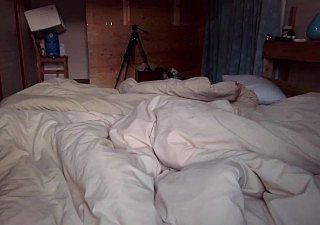 Buka celana dalam istrimu lalu masukkan. Rutinitas pagi　dia mati