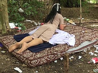 Thái ladyboy cô giáo unassisted ngoài trời
