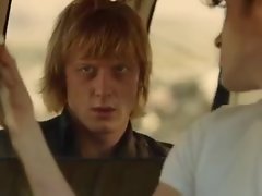 Steppeulven (2014) scena cornuto