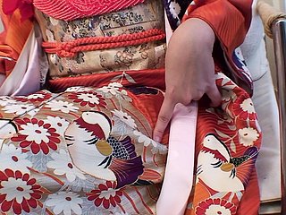 Os asiáticos gostam quando um vibrador está doll-sized clitóris