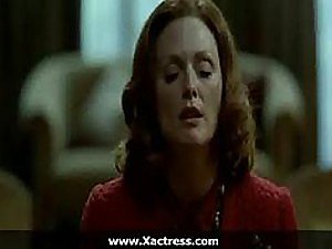 Sıcak Kızıl Saçlı Julianne Moore Sıcak Bir Seks Sahnesinde Bir Penisi Sikiyor ve Boşaltıyor