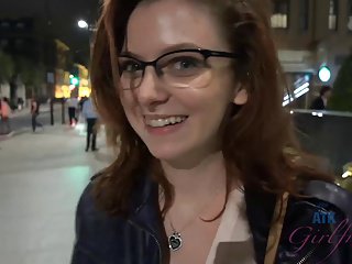 bercuti panas dengan teman wanita anda Emma Evins di London