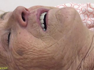 nenek berusia 90 tahun mendapat fucked kasar
