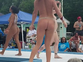 Go Go kanak-kanak perempuan telanjang di Nudes yang Poppin 2019